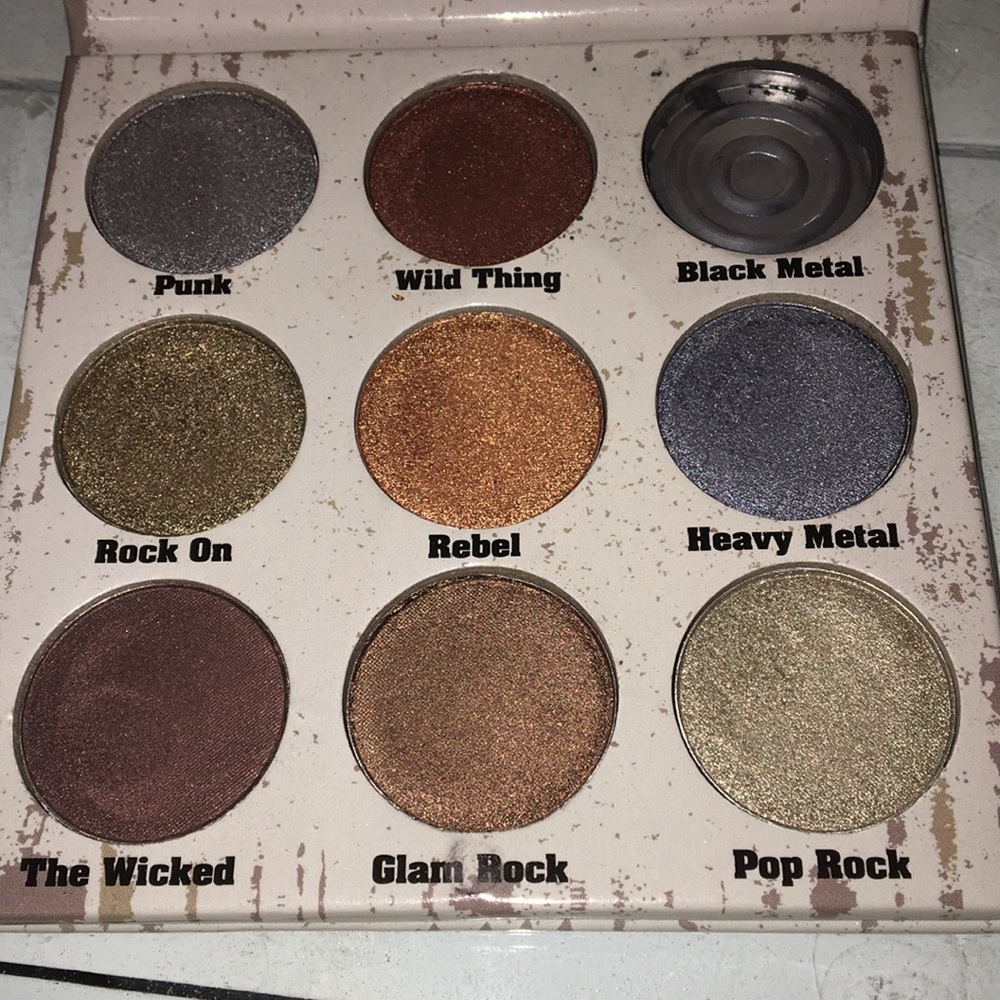 Crown Pro Glam Metals palette